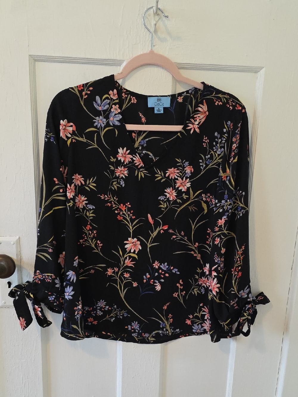 CeCe Black Floral V-Neck Tie-Sleeve Blouse
